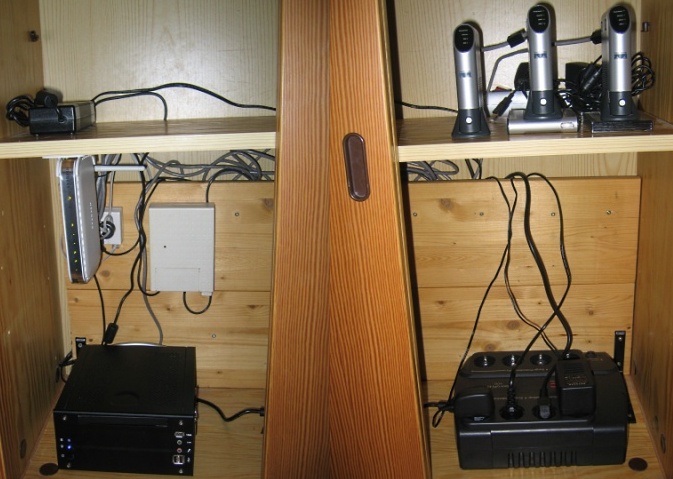 Datei:Schuhschrank3.jpg